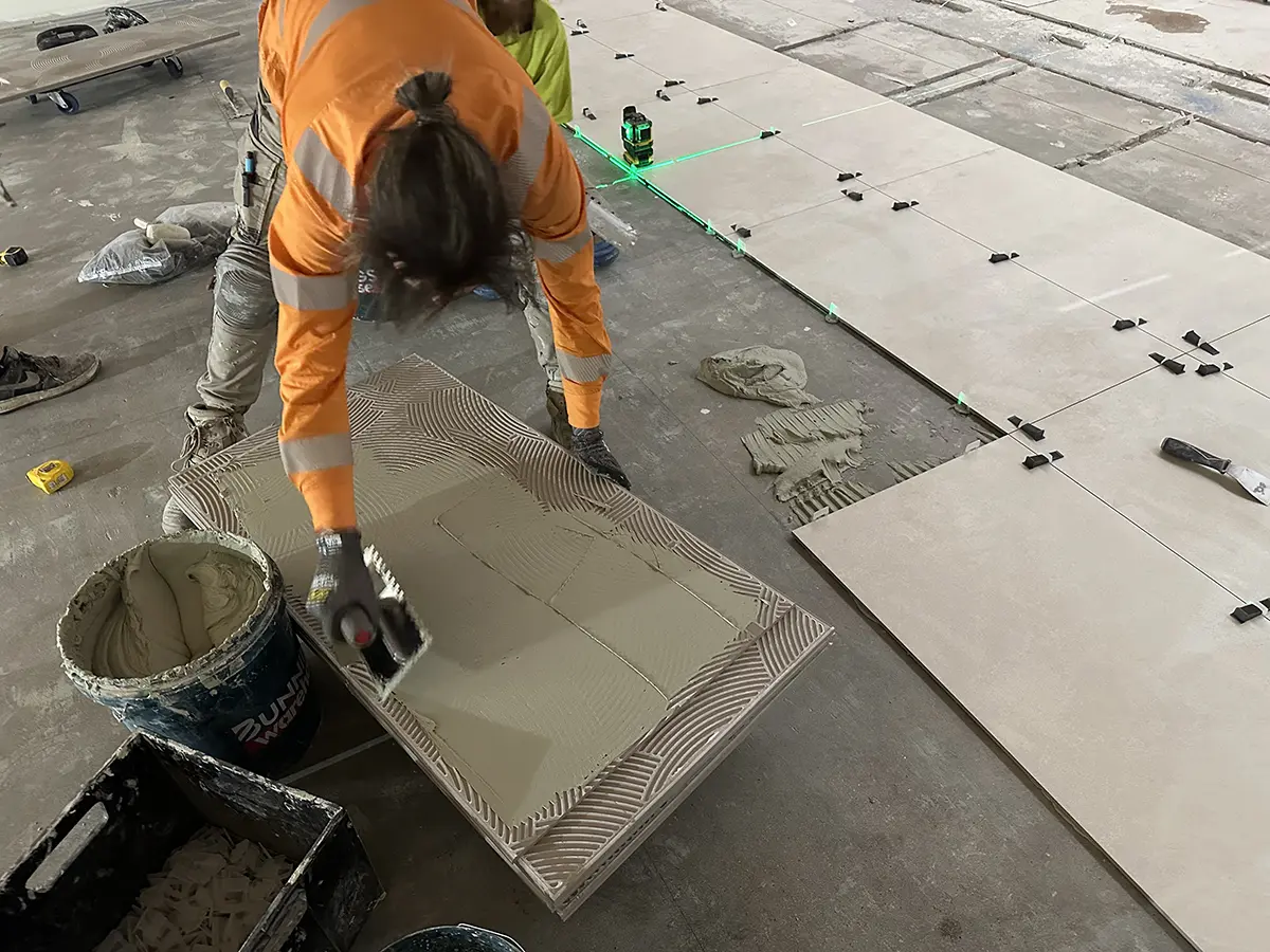 Setting out tiles