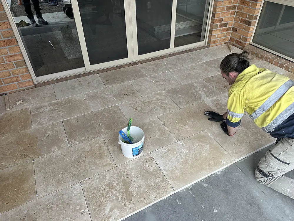 Laying 30mm travertine stone