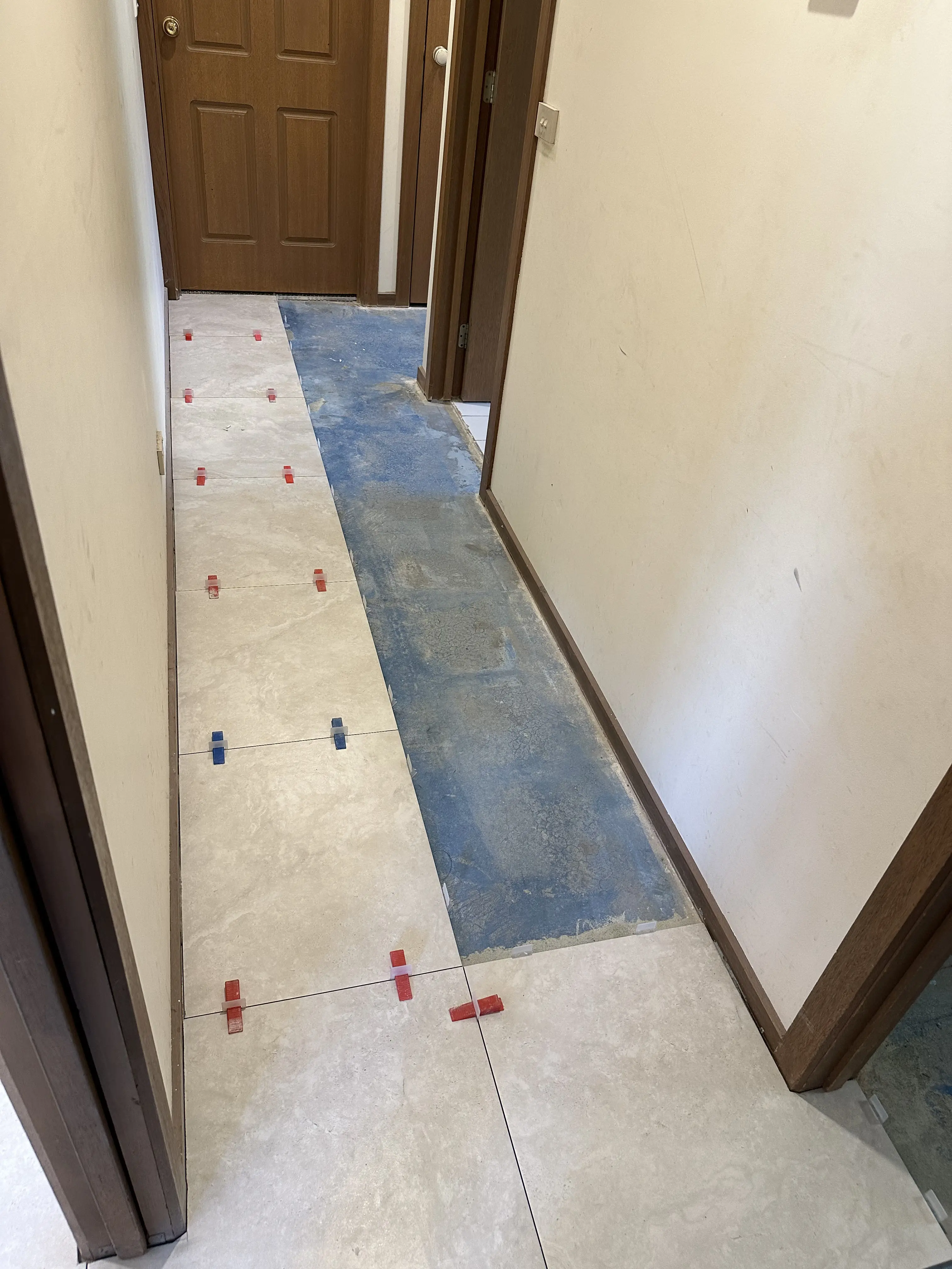 Setting out tiles